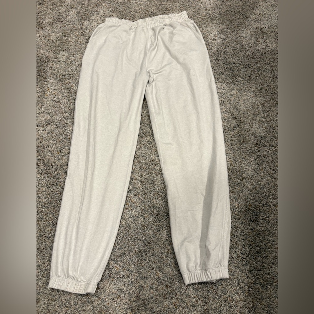Vuori. Performance jogger. Sand color. Size small.